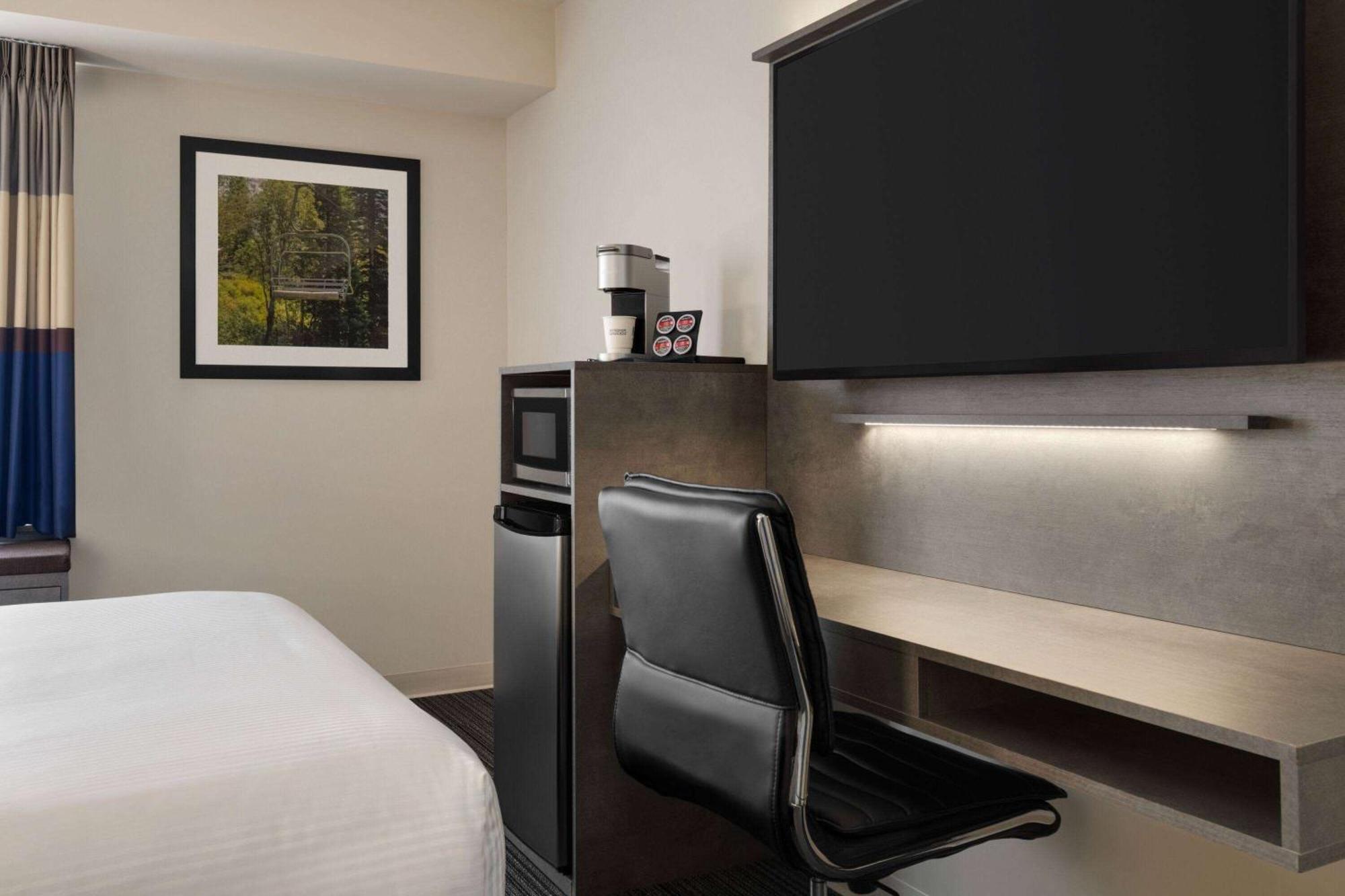 Microtel Inn & Suites By Wyndham Boisbriand Sainte-Thérèse-de-Blainville Exterior foto